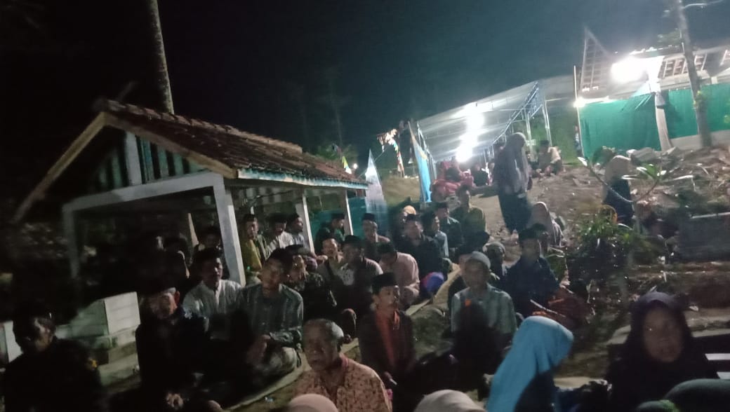Jama’ah Seboran Adakan Ziarah Kubur Bersama Gus Tajab dan Santri di Makam Geseng